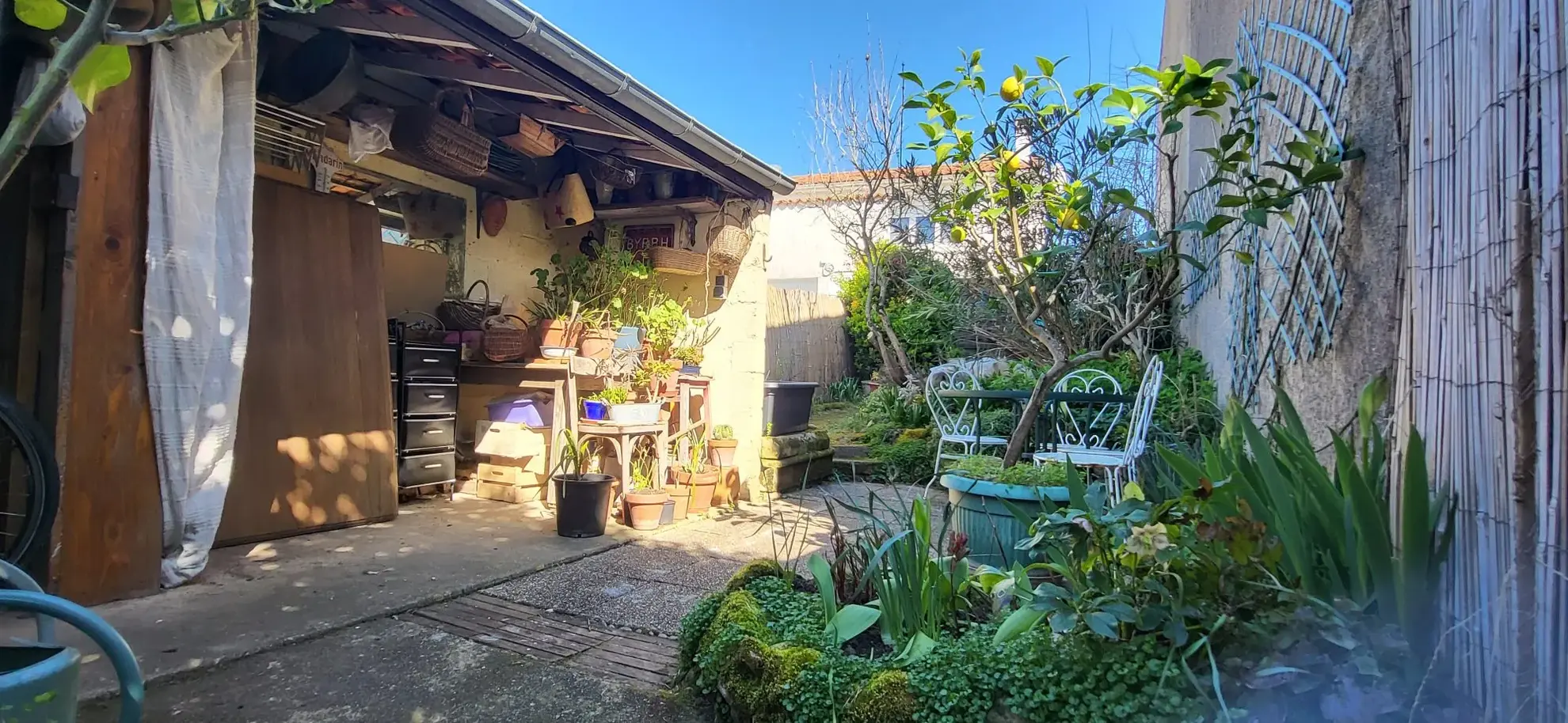 Charmante maison de ville à Saintes avec jardin et garage - Opportunité à saisir 