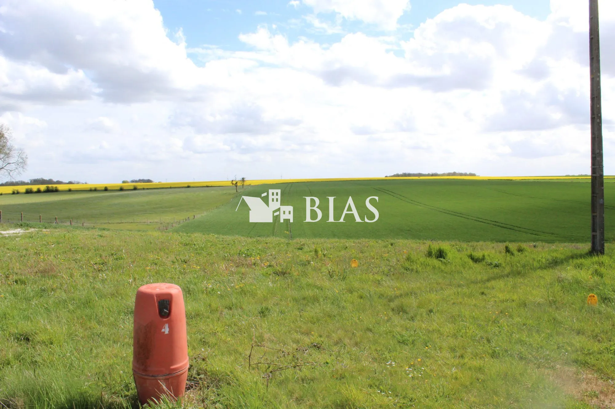 Terrain constructible divisible de 2532 m² à Saint Aubin d'Écrosville 