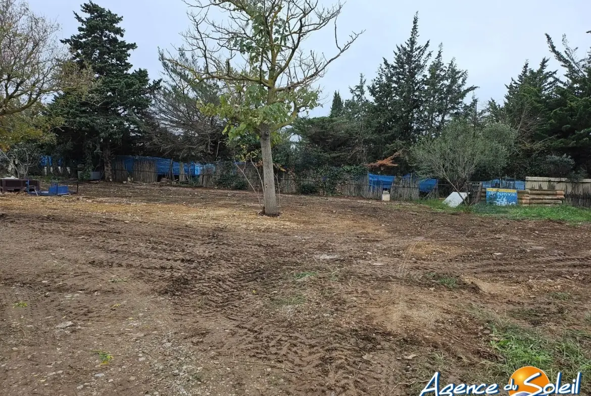 Terrain constructible de 956 m² à Ferrals-les-Corbières, prêt à bâtir 