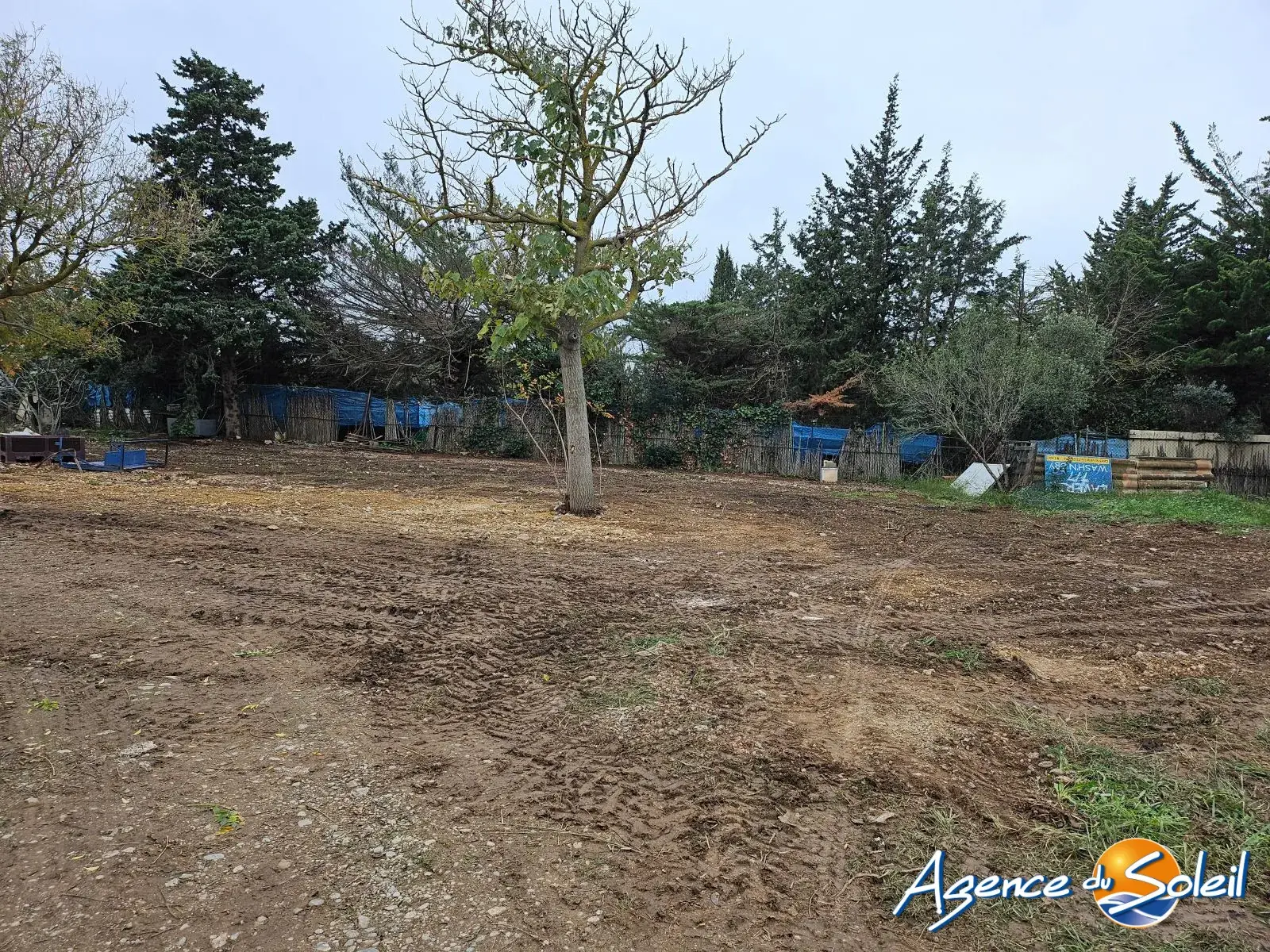 Terrain constructible de 956 m² à Ferrals-les-Corbières, prêt à bâtir 