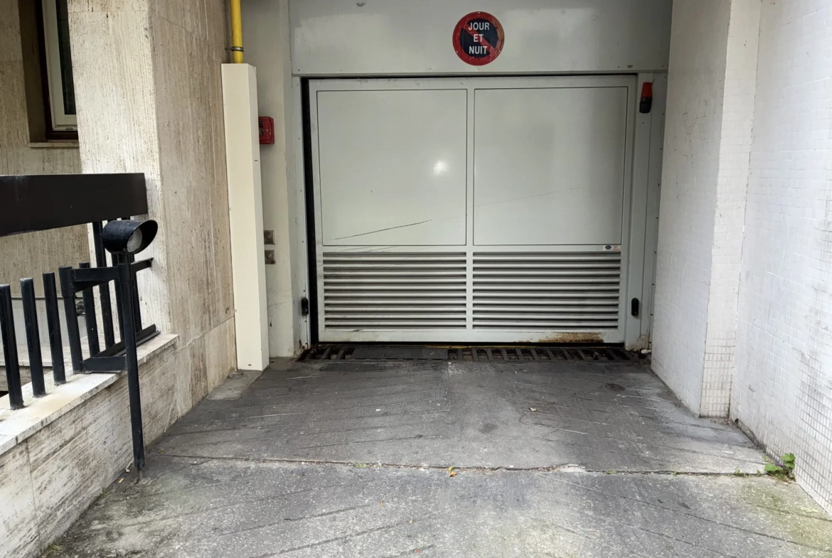 Vente Box de stationnement sécurisé à Paris 16, proche Métro La Muette 