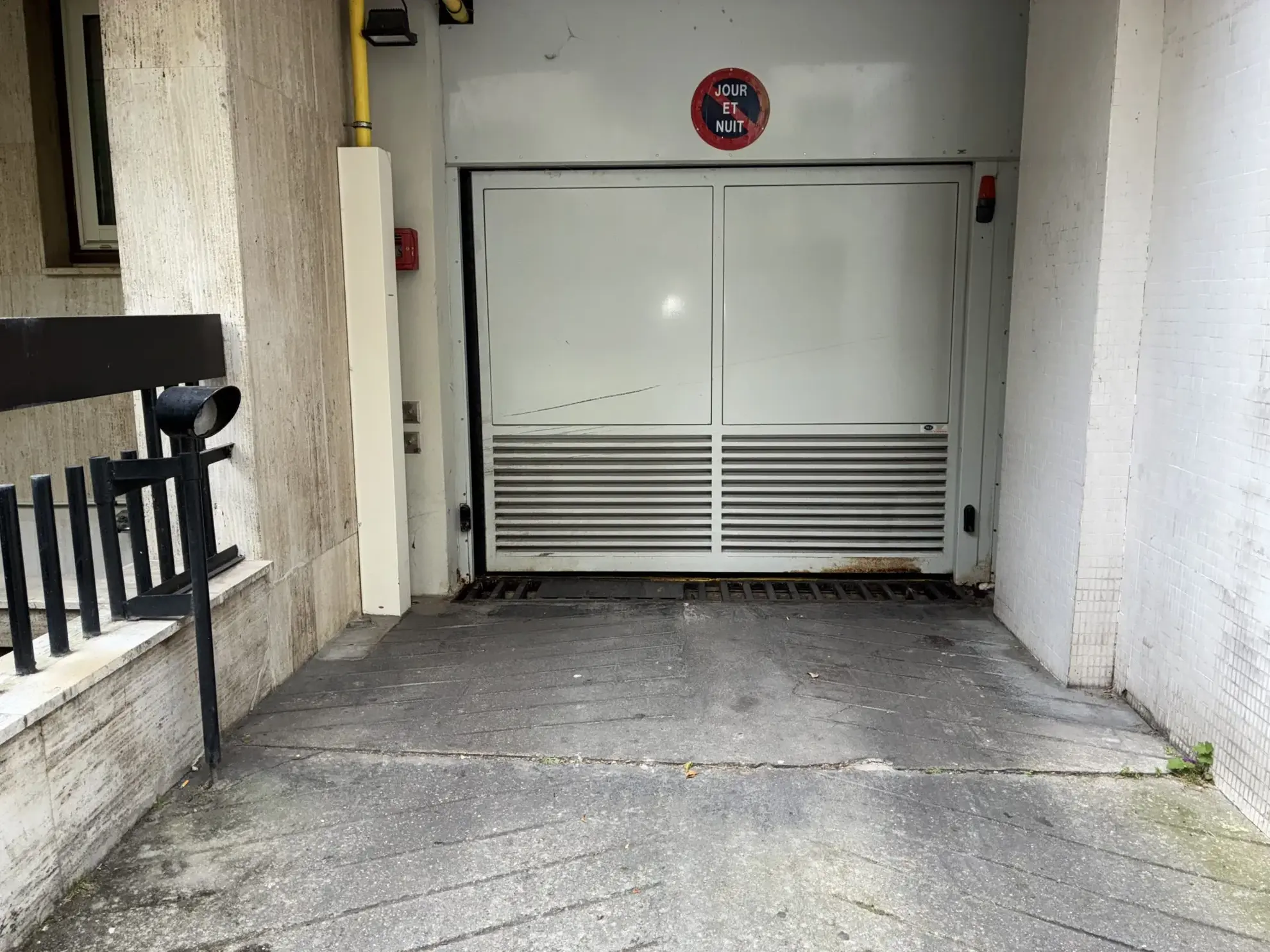 Vente Box de stationnement sécurisé à Paris 16, proche Métro La Muette 