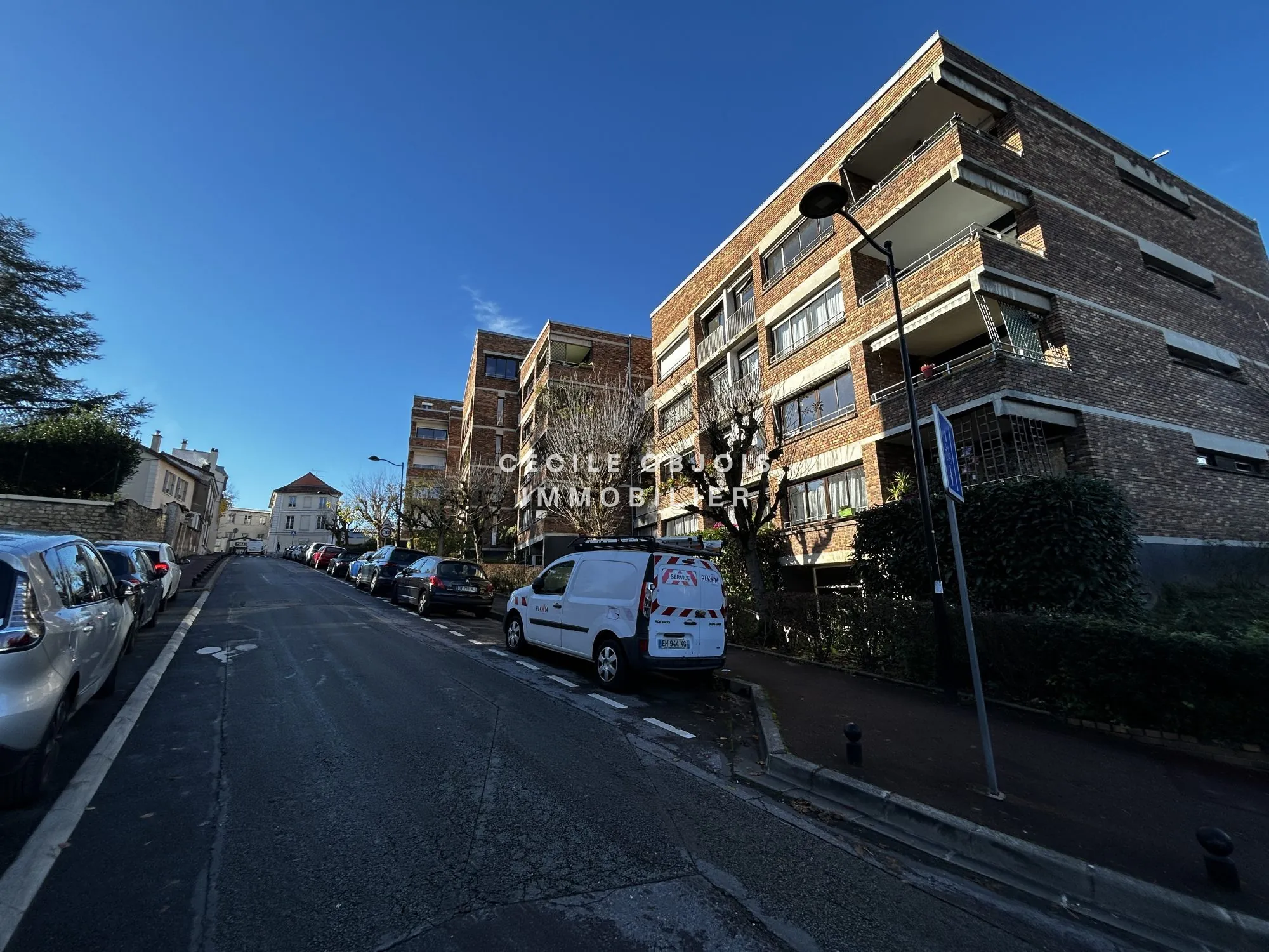 A vendre box de 15 m² à Joinville-le-Pont, emplacement pratique et sécurisé 