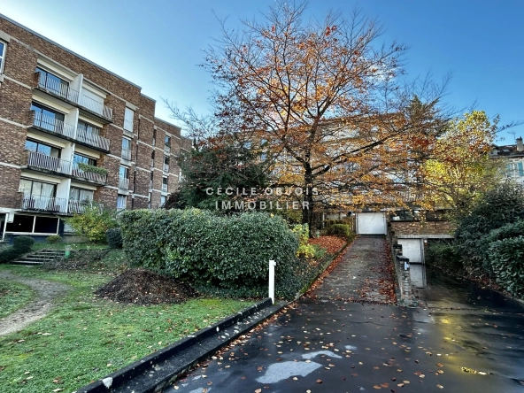 A vendre box de 15 m² à Joinville-le-Pont, emplacement pratique et sécurisé