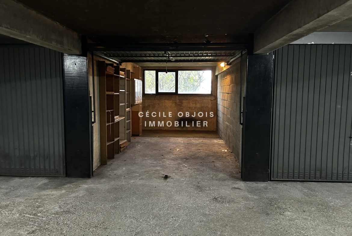 A vendre box de 15 m² à Joinville-le-Pont, emplacement pratique et sécurisé 