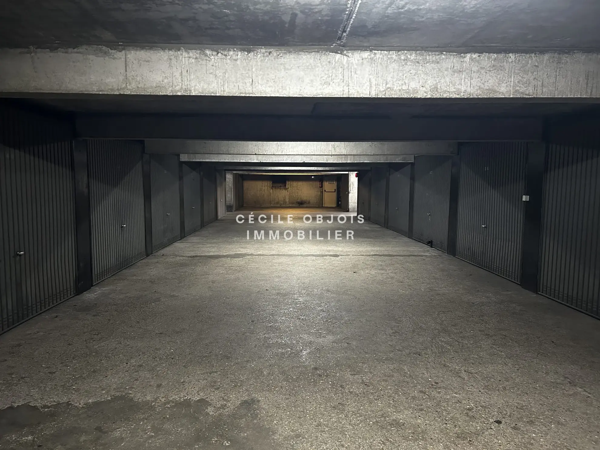 A vendre box de 15 m² à Joinville-le-Pont, emplacement pratique et sécurisé 