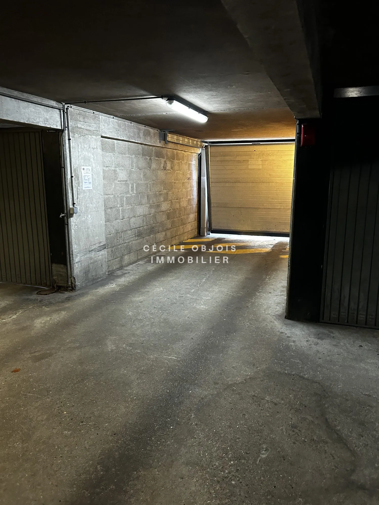 A vendre box de 15 m² à Joinville-le-Pont, emplacement pratique et sécurisé 