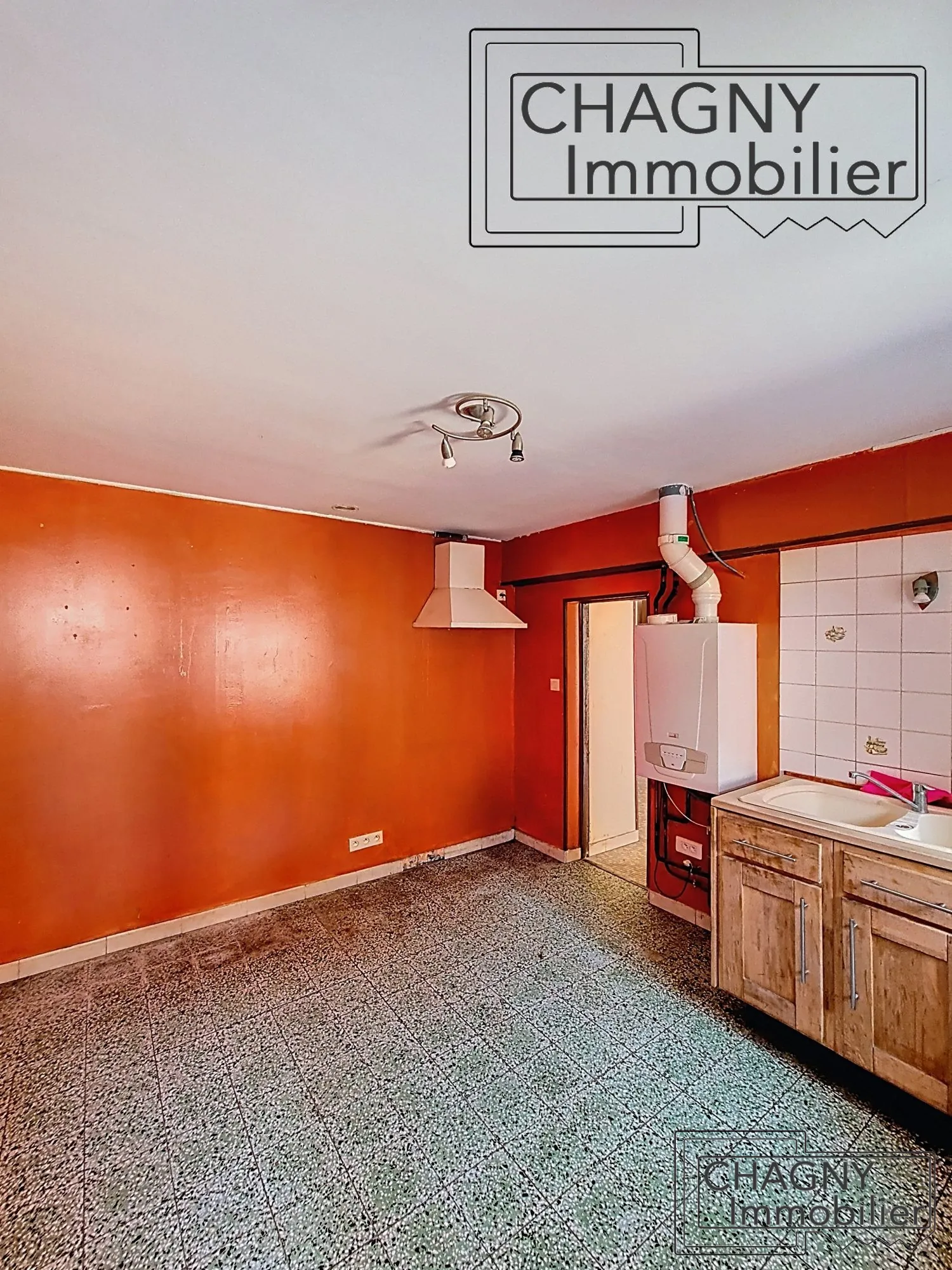 Maison à vendre à Chagny avec 3 chambres et garage - Proche du centre 