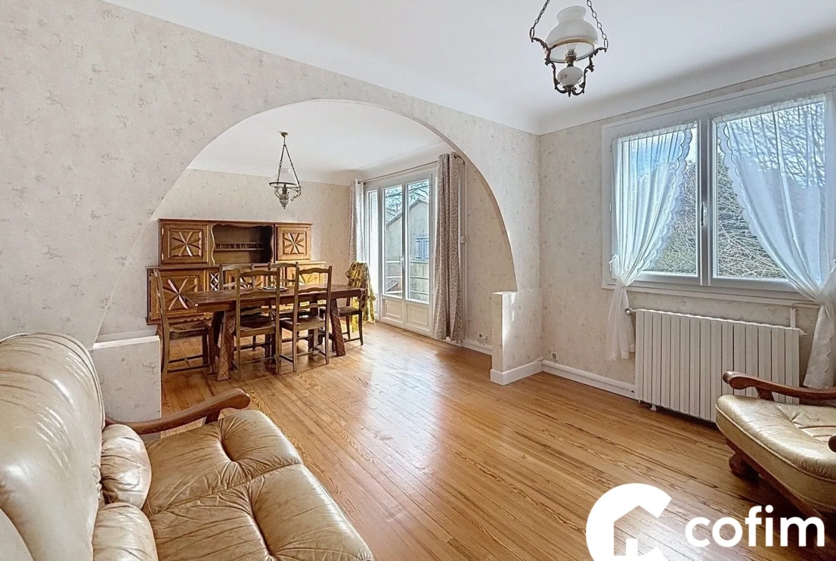 Maison mitoyenne de 93 m² avec jardin et balcon exposé sud à Bagnères-de-Bigorre 