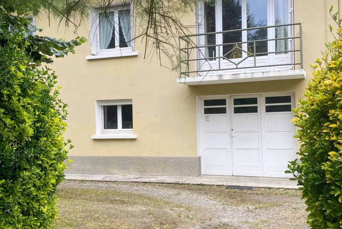 Maison mitoyenne de 93 m² avec jardin et balcon exposé sud à Bagnères-de-Bigorre 