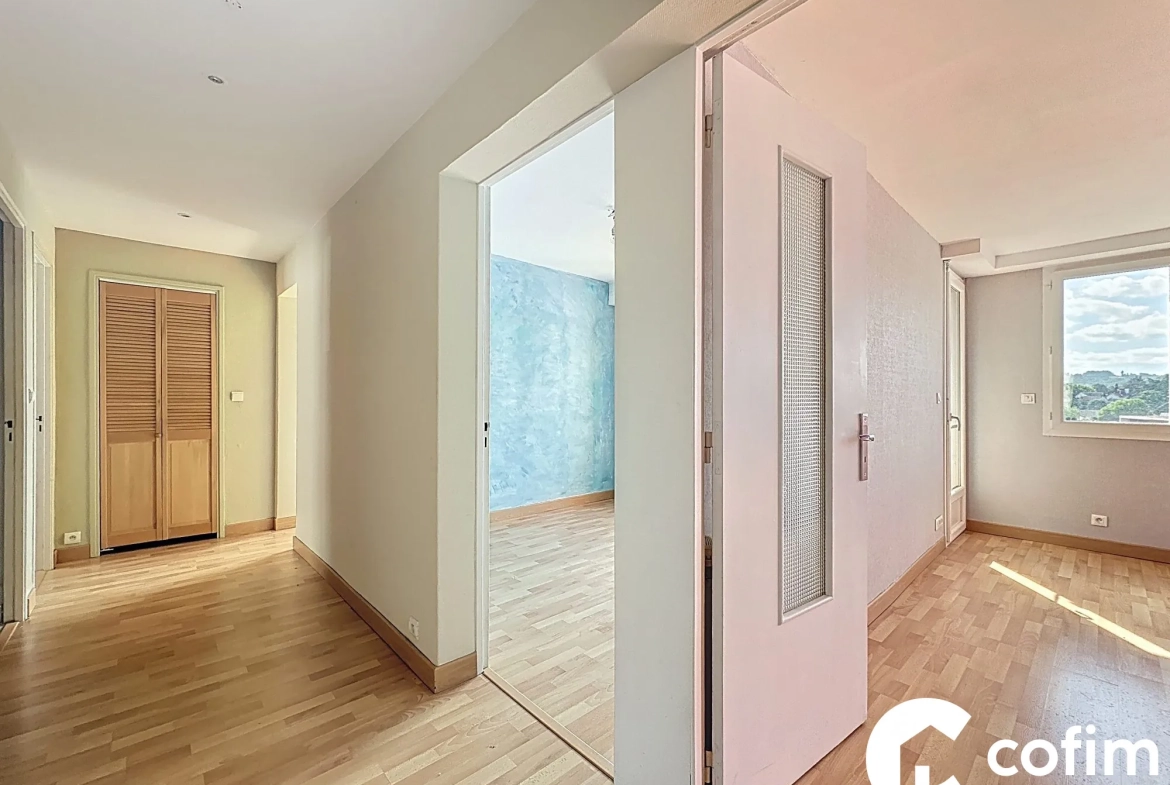 Appartement T4 à Jurançon avec balcon, cave et garage, idéalement situé 