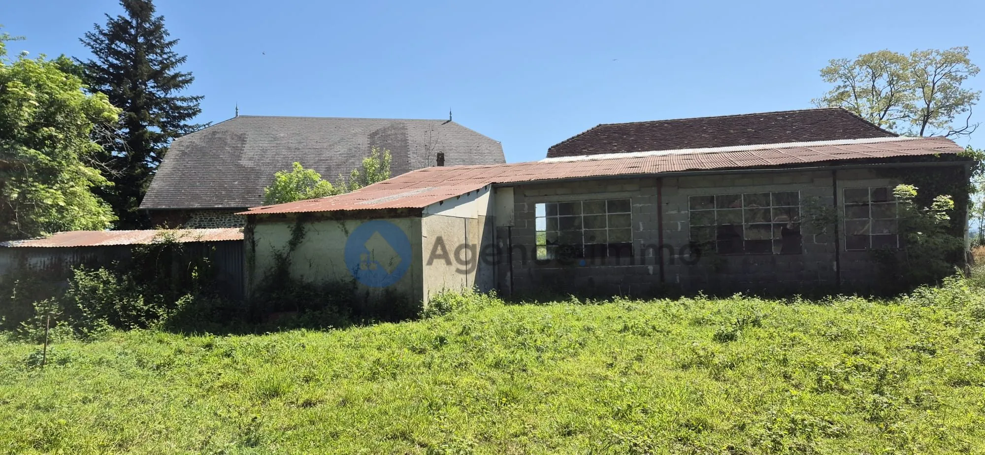 Maison de maître à vendre à Navarrenx avec grand terrain et potentiel de rénovation 