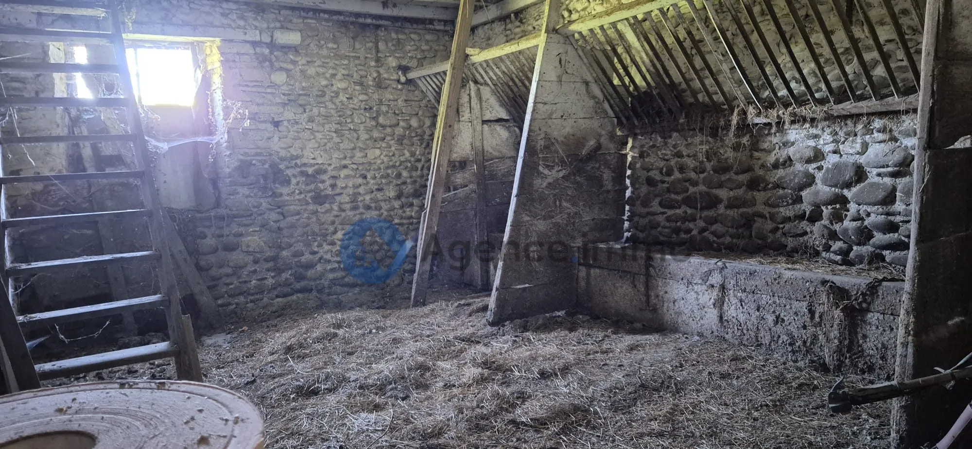 Maison de maître à vendre à Navarrenx avec grand terrain et potentiel de rénovation 