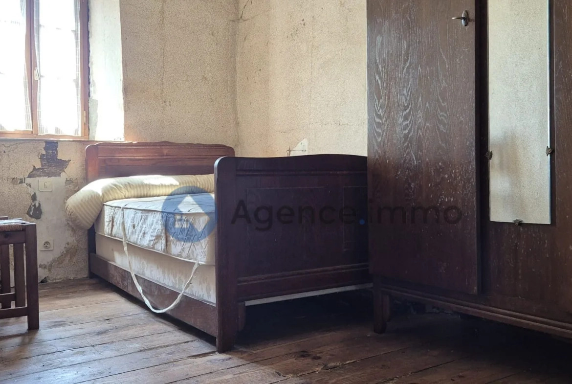 Maison de maître à vendre à Navarrenx avec grand terrain et potentiel de rénovation 
