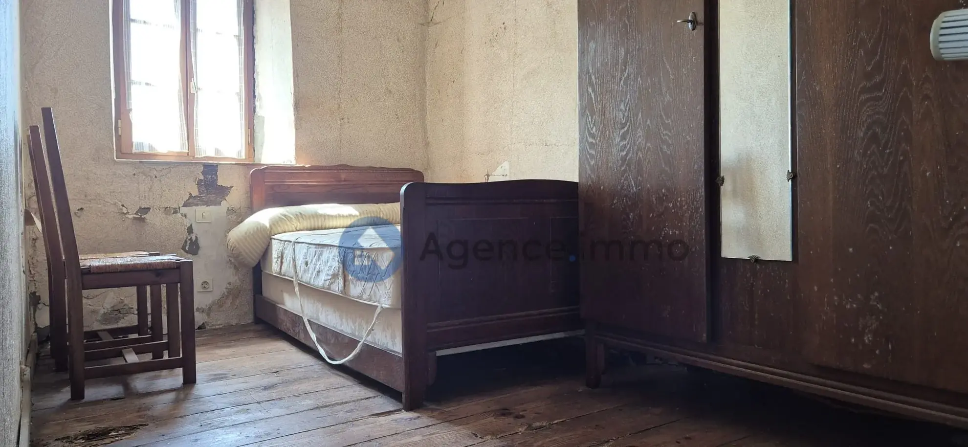 Maison de maître à vendre à Navarrenx avec grand terrain et potentiel de rénovation 