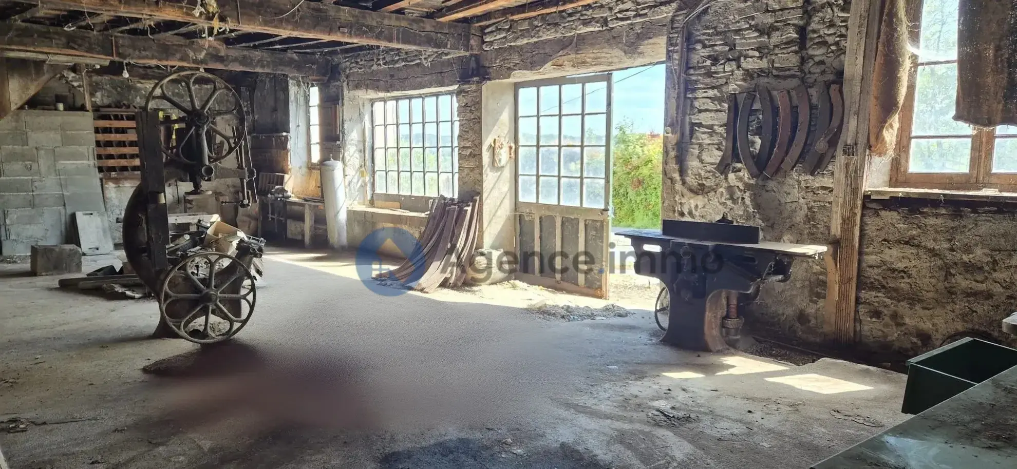Maison de maître à vendre à Navarrenx avec grand terrain et potentiel de rénovation 