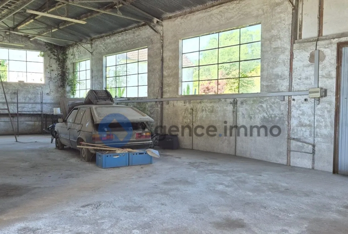 Maison de maître à vendre à Navarrenx avec grand terrain et potentiel de rénovation 