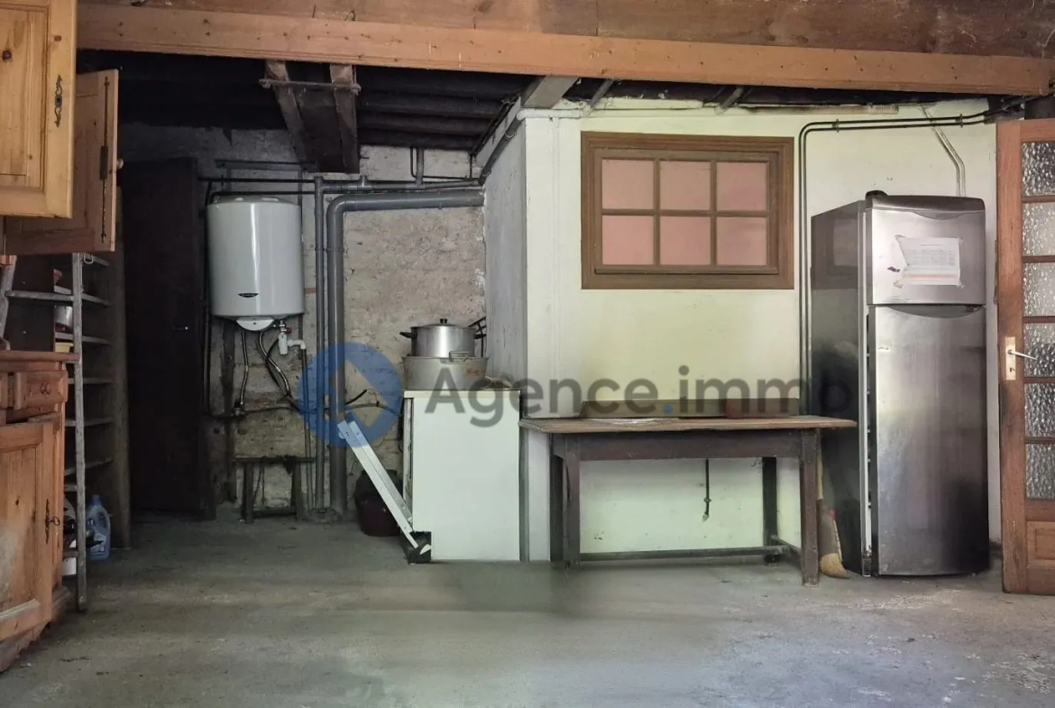Maison de maître à vendre à Navarrenx avec grand terrain et potentiel de rénovation 
