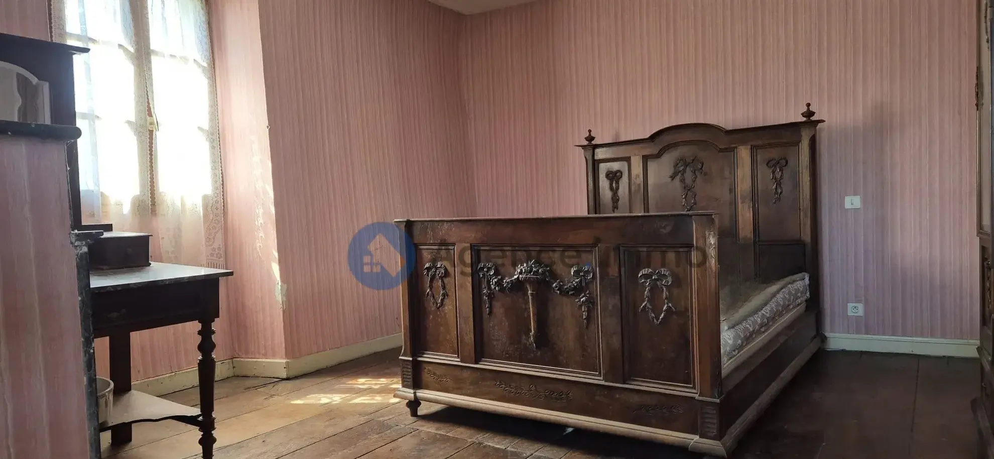 Maison de maître à vendre à Navarrenx avec grand terrain et potentiel de rénovation 