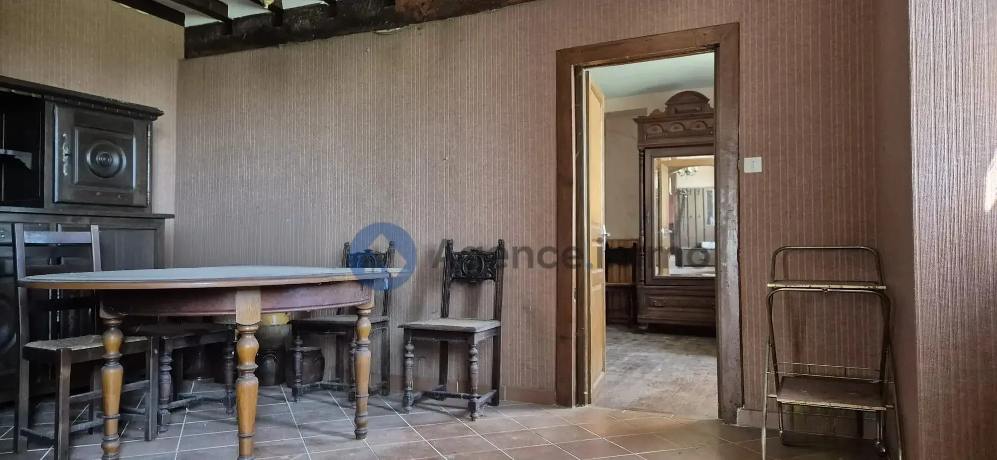 Maison de maître à vendre à Navarrenx avec grand terrain et potentiel de rénovation 