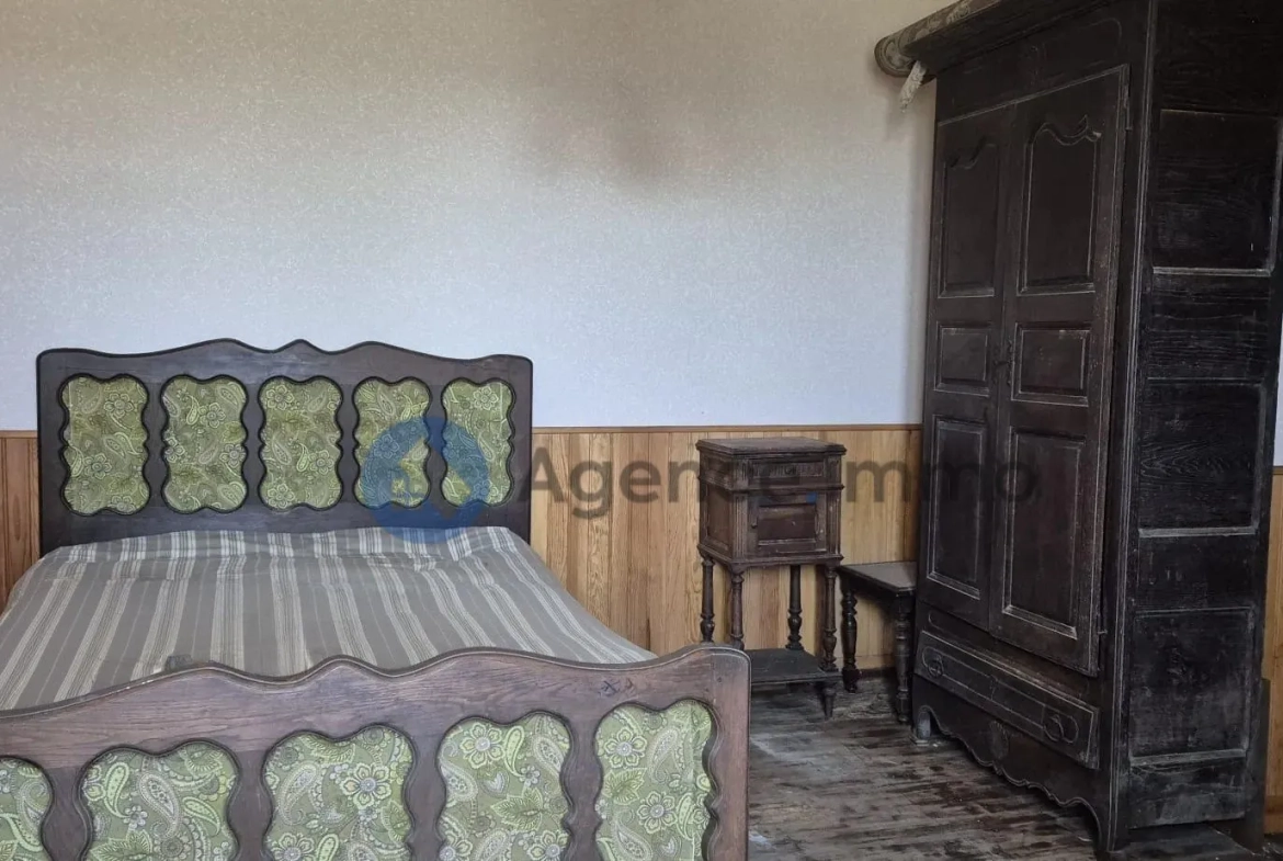 Maison de maître à vendre à Navarrenx avec grand terrain et potentiel de rénovation 