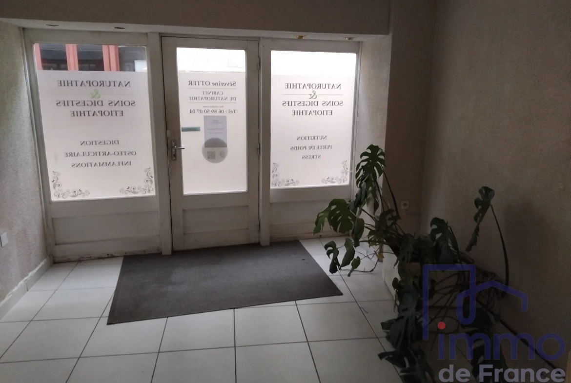 Maison de ville en triplex avec local commercial au centre du Puy-en-Velay 