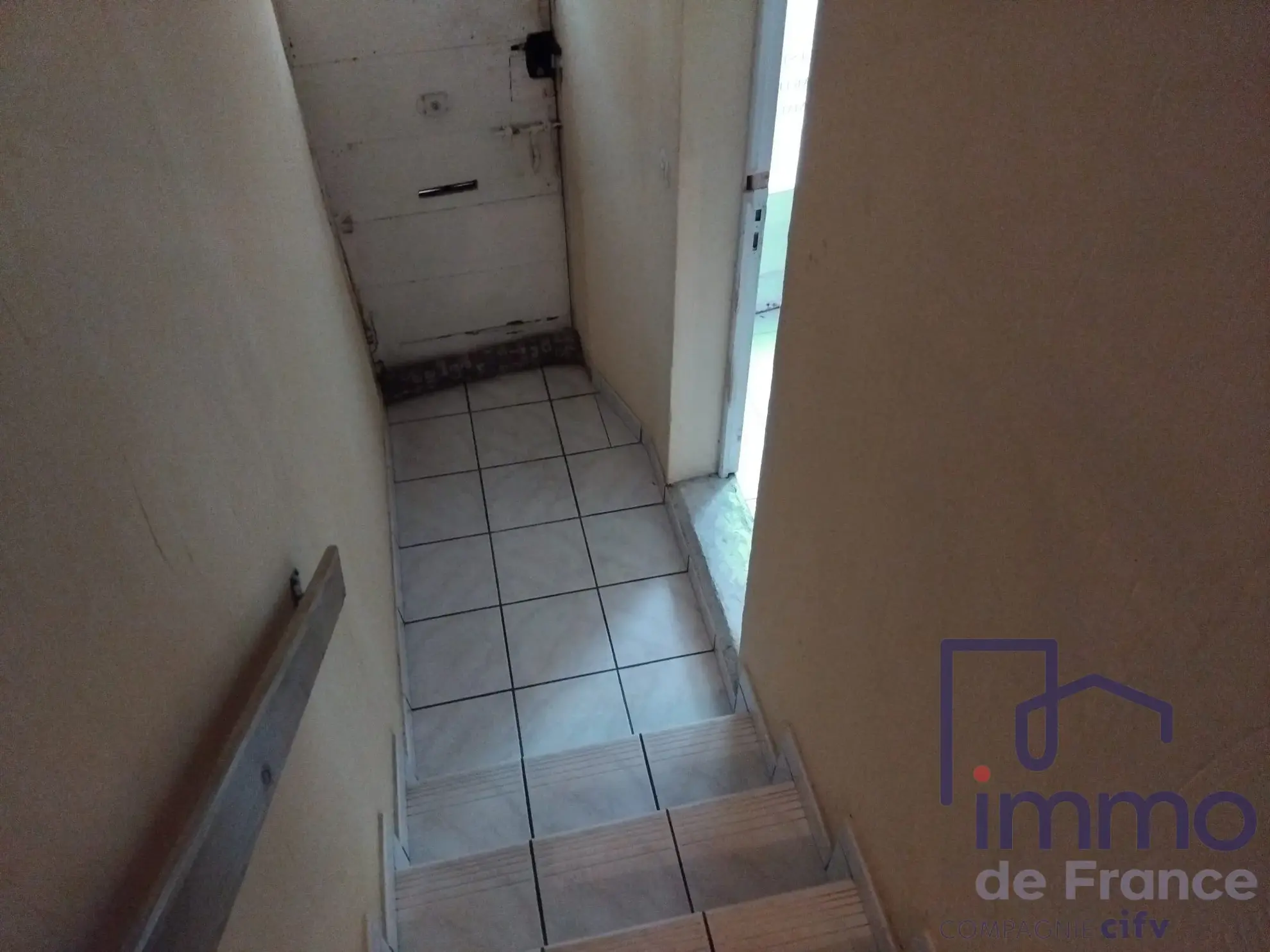 Maison de ville en triplex avec local commercial au centre du Puy-en-Velay 