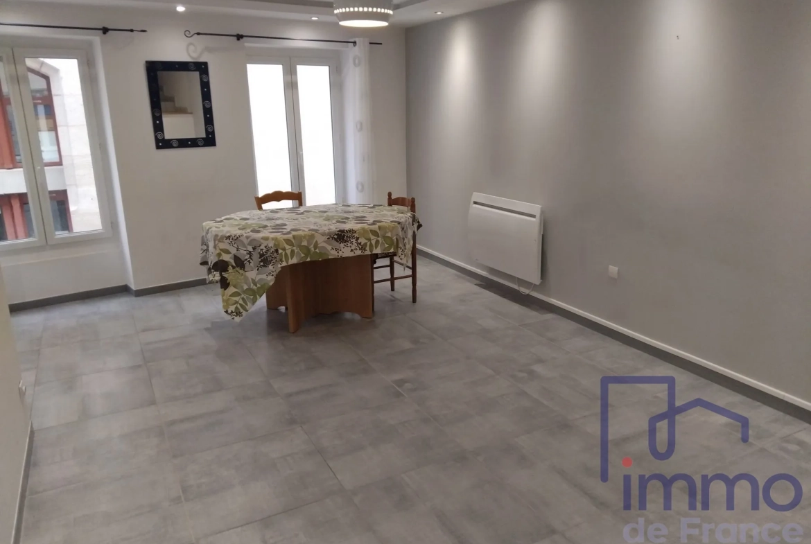 Maison de ville en triplex avec local commercial au centre du Puy-en-Velay 