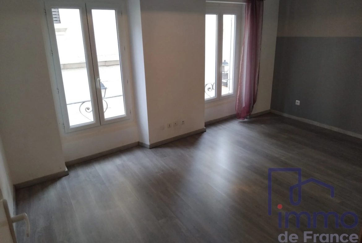 Maison de ville en triplex avec local commercial au centre du Puy-en-Velay 
