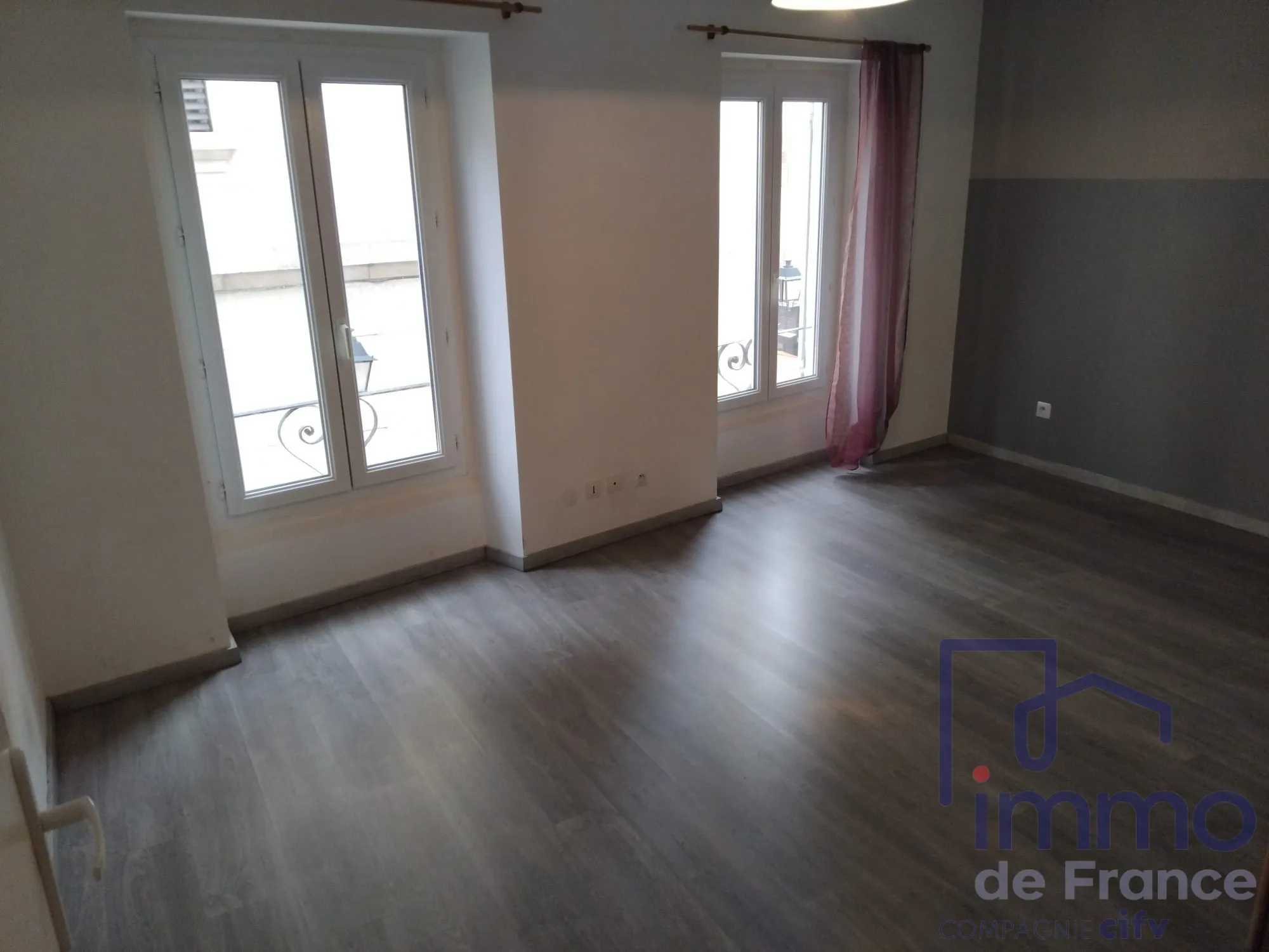 Maison de ville en triplex avec local commercial au centre du Puy-en-Velay 