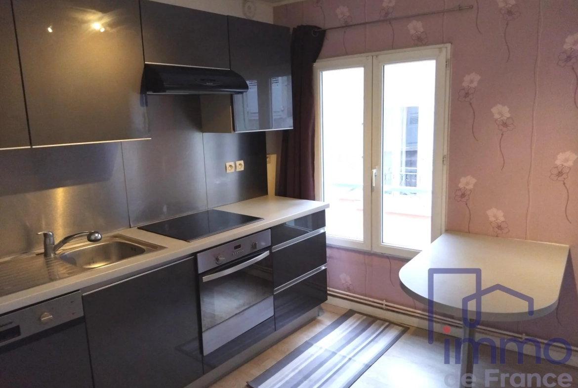 Maison de ville en triplex avec local commercial au centre du Puy-en-Velay 