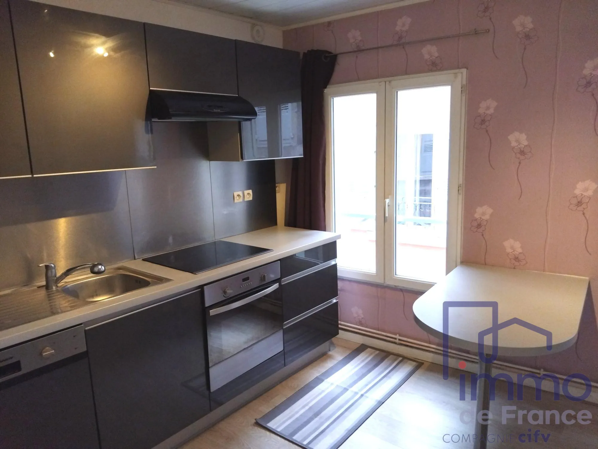 Maison de ville en triplex avec local commercial au centre du Puy-en-Velay 