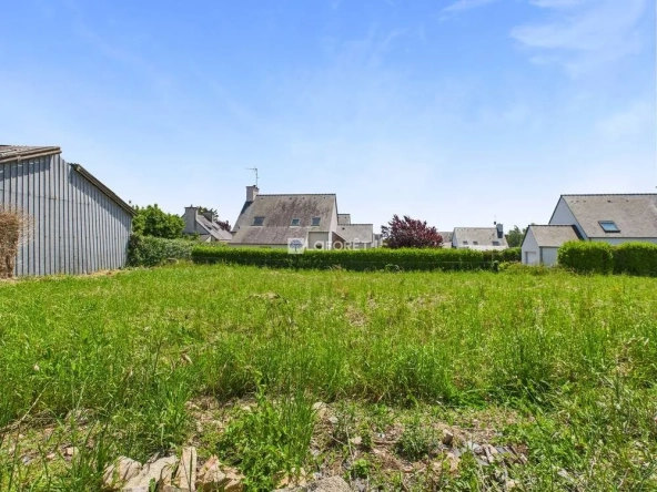 Terrain constructible à vendre à Poullan-sur-Mer de 542 m²