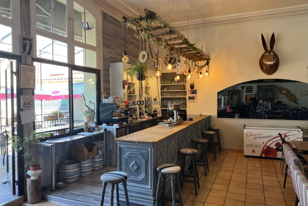 Fonds de commerce à vendre à Saint-Laurent-de-Cerdans, activité restauration et pizzeria 