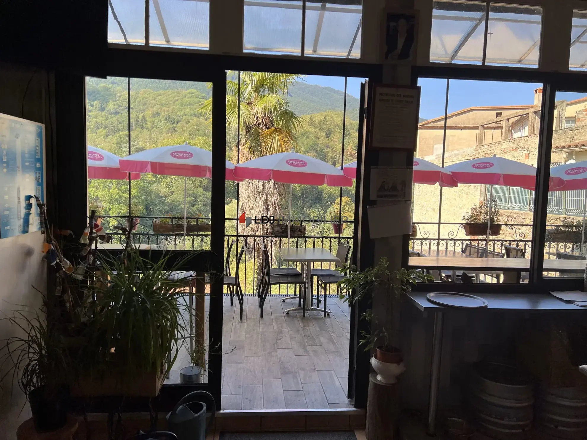 Fonds de commerce à vendre à Saint-Laurent-de-Cerdans, activité restauration et pizzeria 