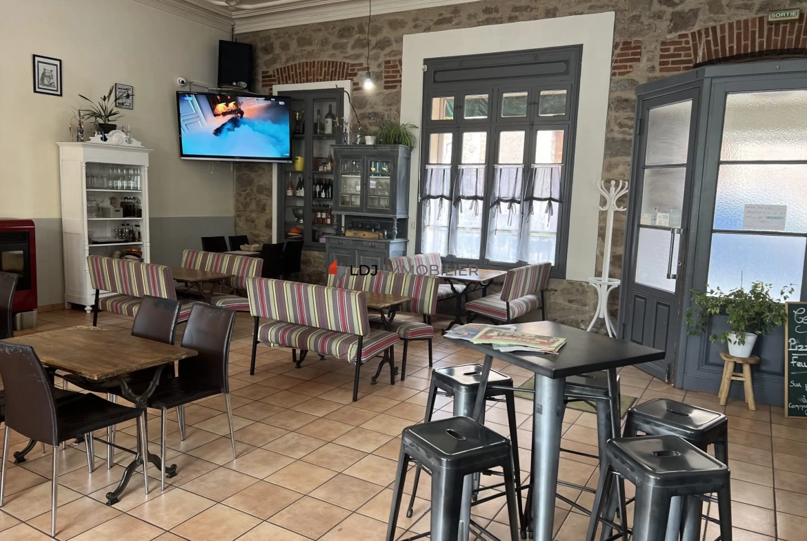 Fonds de commerce à vendre à Saint-Laurent-de-Cerdans, activité restauration et pizzeria 