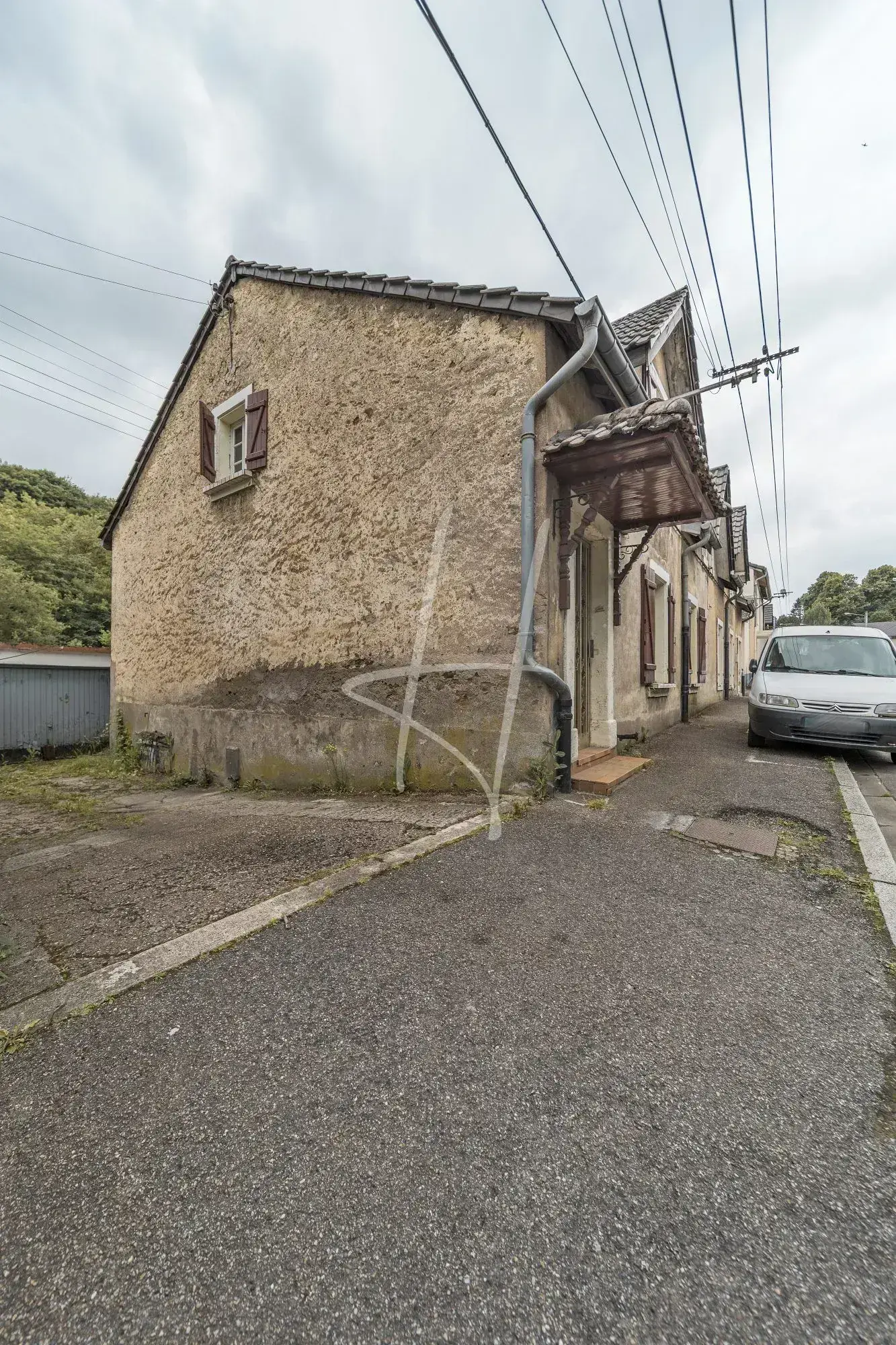 Maison à rénover avec grand jardin à Hayange - Opportunité à saisir 