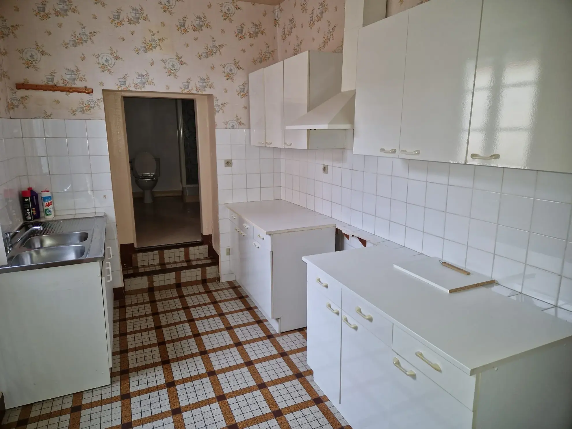 Charmante maison de ville à Mamers avec 7 pièces, cour et dépendance 