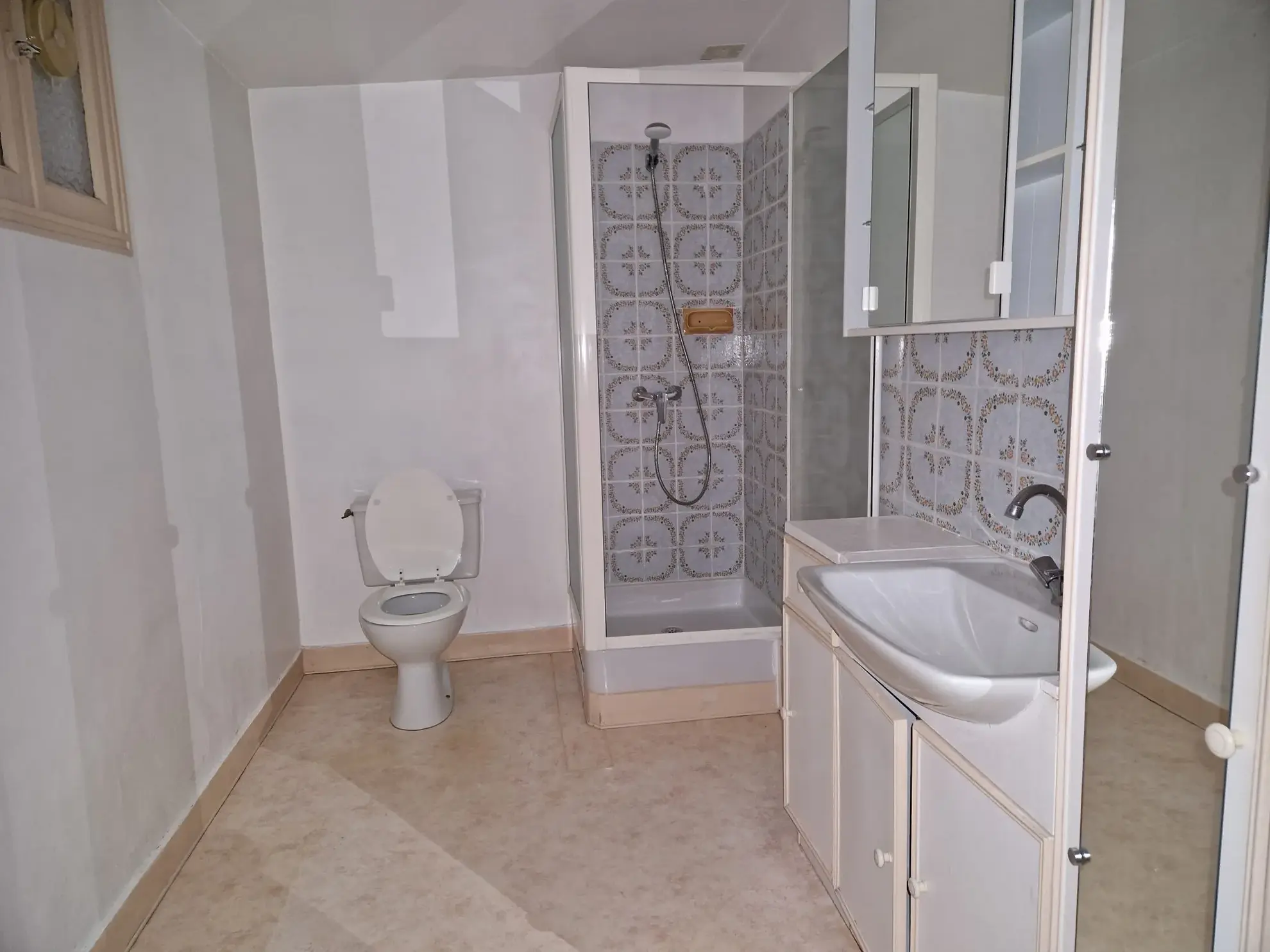 Charmante maison de ville à Mamers avec 7 pièces, cour et dépendance 