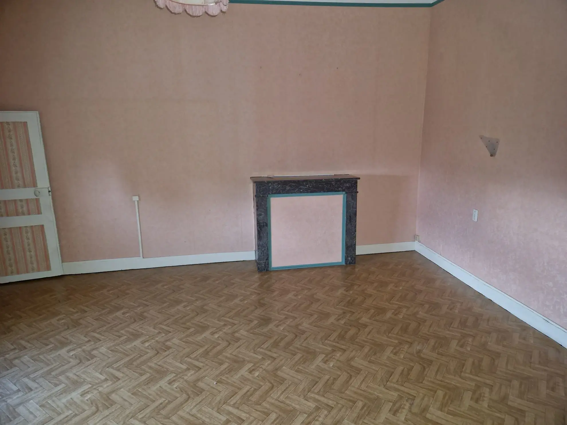 Charmante maison de ville à Mamers avec 7 pièces, cour et dépendance 