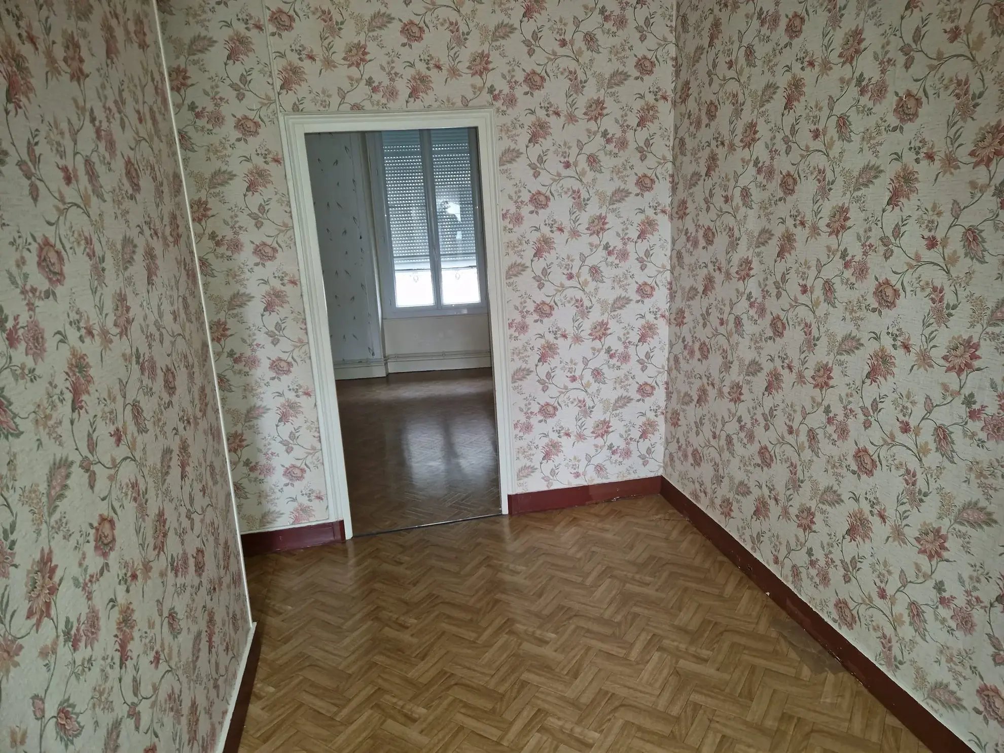 Charmante maison de ville à Mamers avec 7 pièces, cour et dépendance 