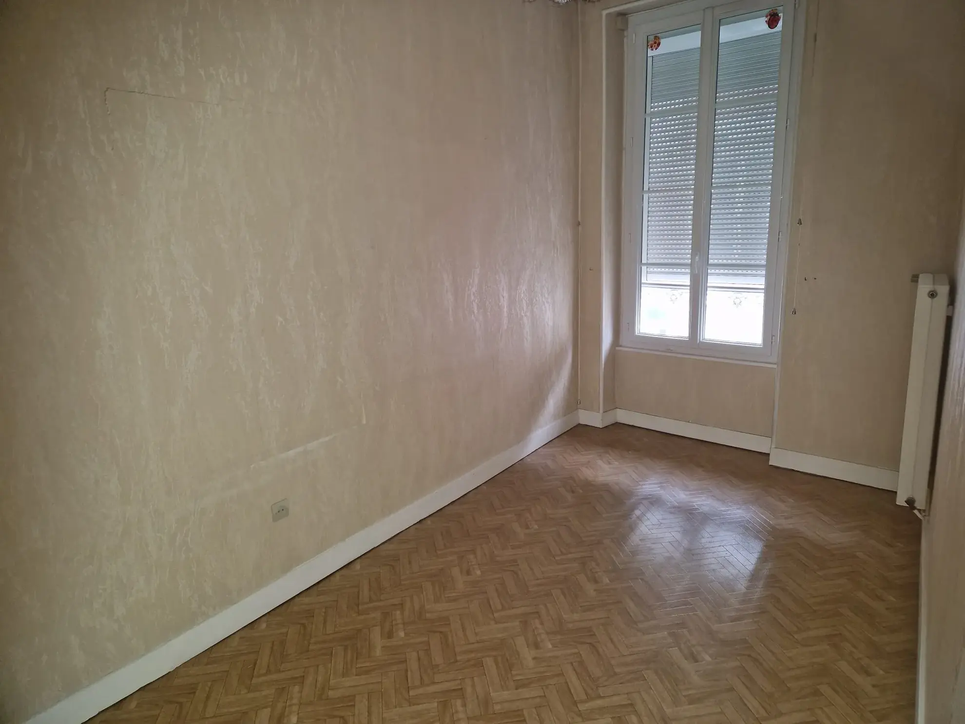 Charmante maison de ville à Mamers avec 7 pièces, cour et dépendance 