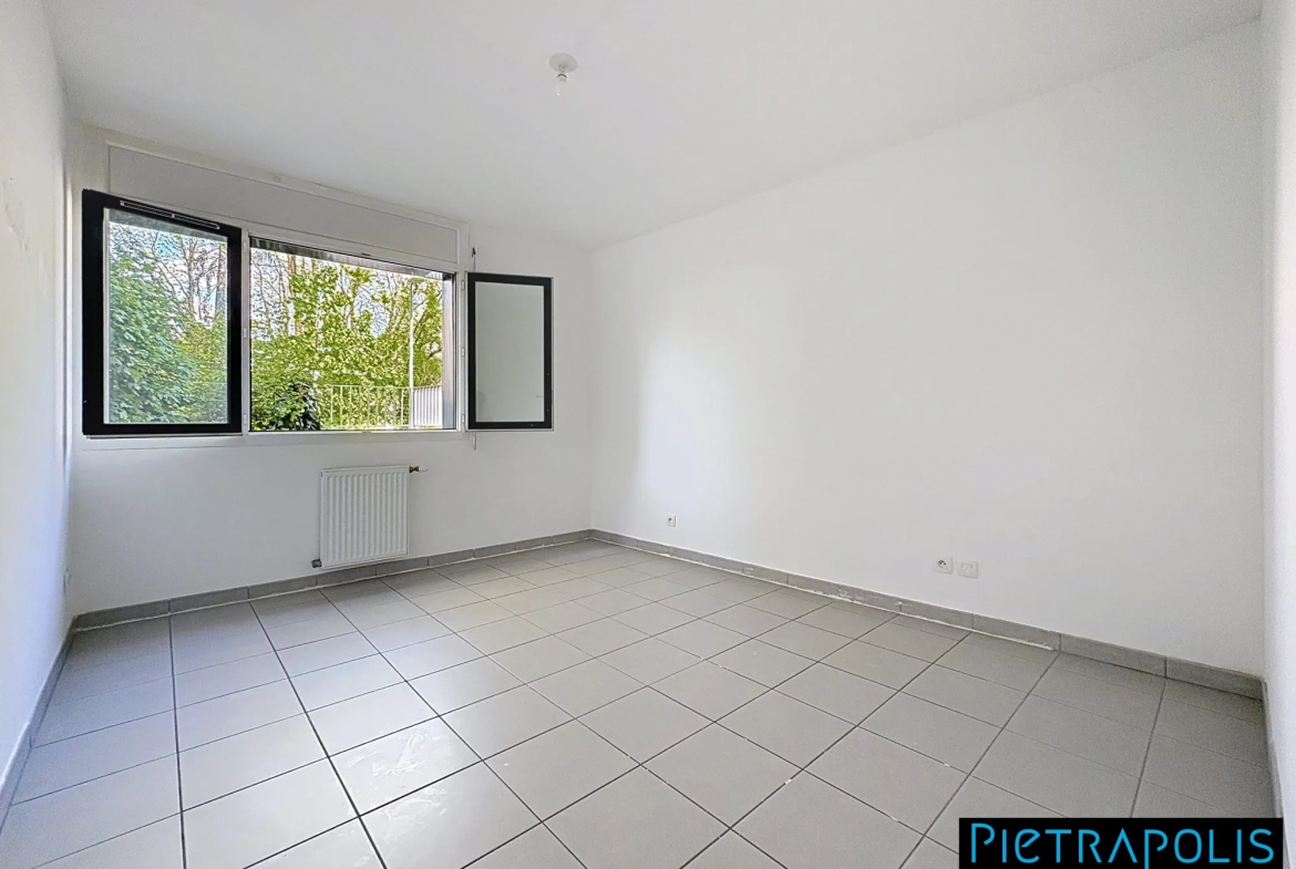Appartement T3 de 64 m² à Vénissieux avec loggia et garage en vente 
