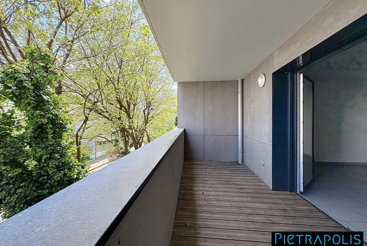 Appartement T3 de 64 m² à Vénissieux avec loggia et garage en vente 