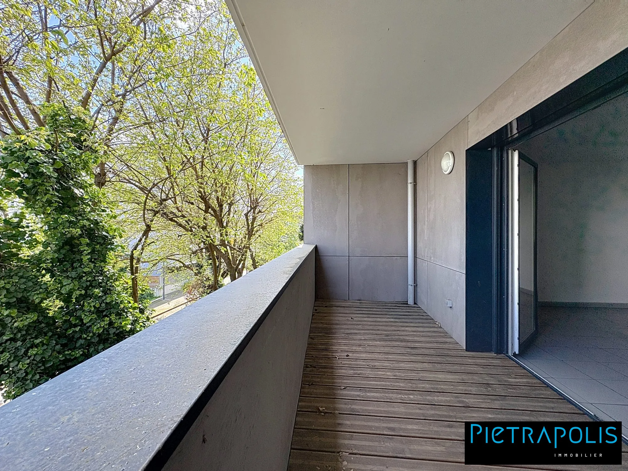 Appartement T3 de 64 m² à Vénissieux avec loggia et garage en vente 