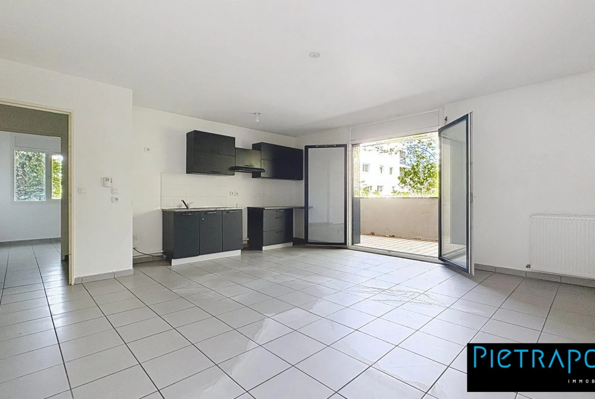 Appartement T3 de 64 m² à Vénissieux avec loggia et garage en vente 