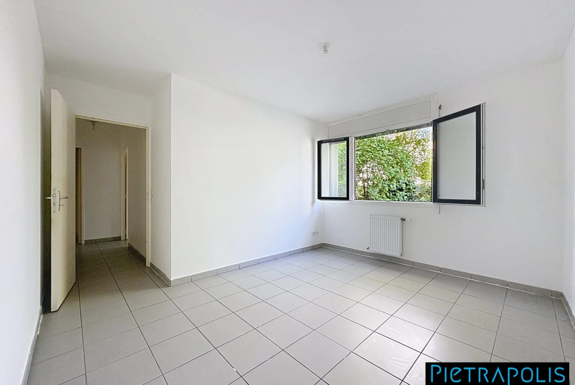 Appartement T3 de 64 m² à Vénissieux avec loggia et garage en vente 