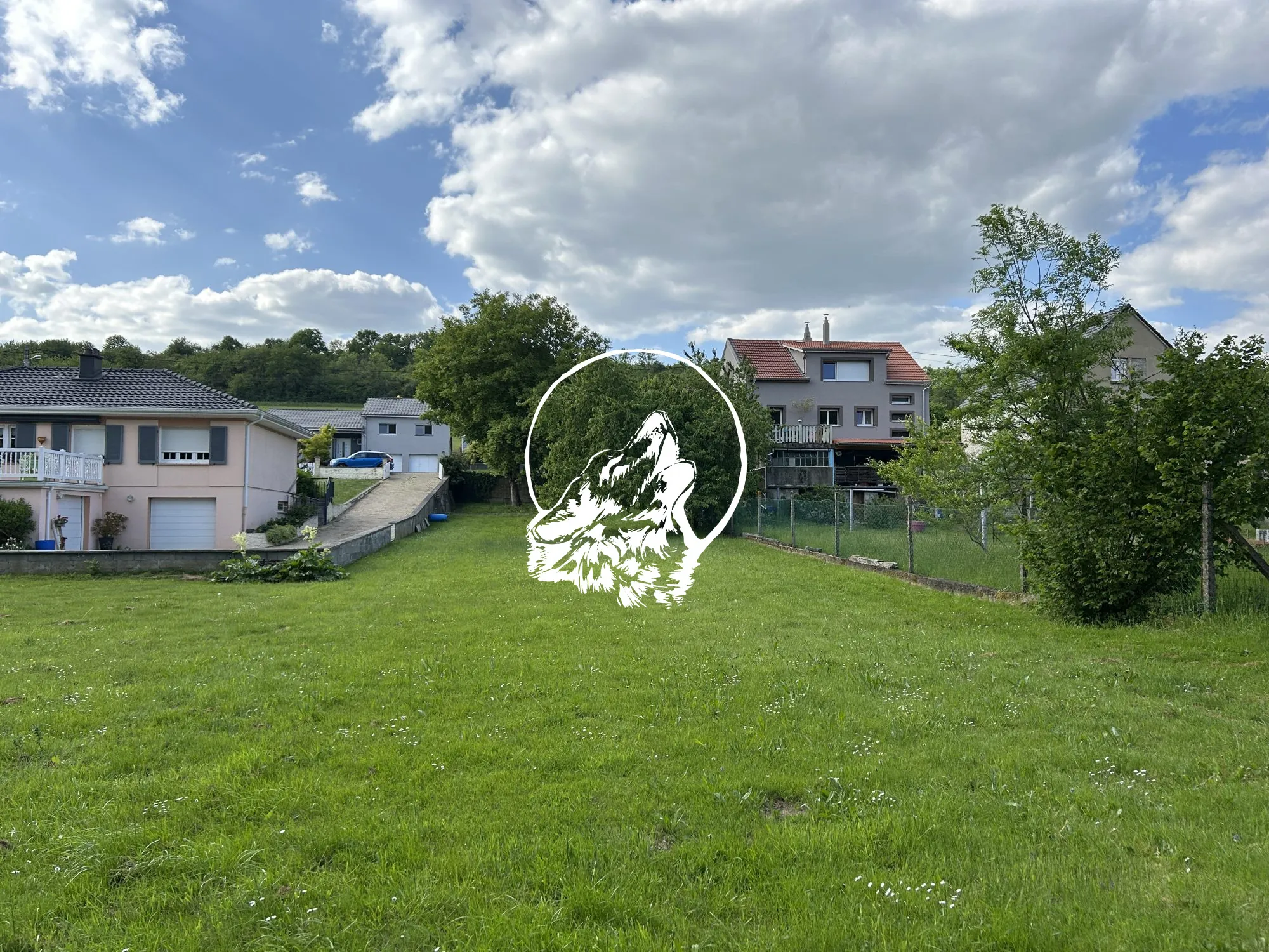 Terrain constructible à Haute-Vigneulles - 1195 m², emplacement calme et potentiel idéal 