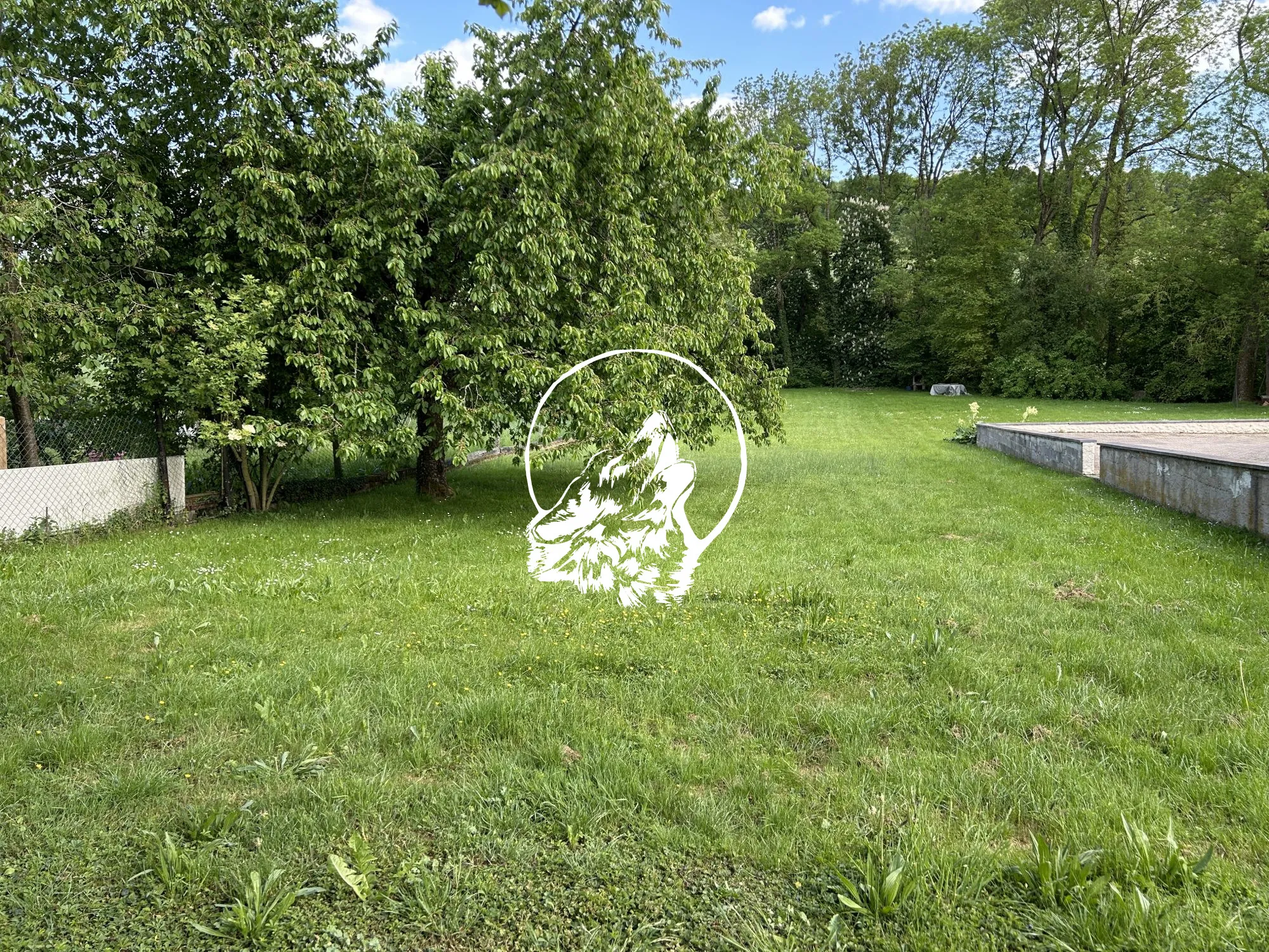 Terrain constructible à Haute-Vigneulles - 1195 m², emplacement calme et potentiel idéal 