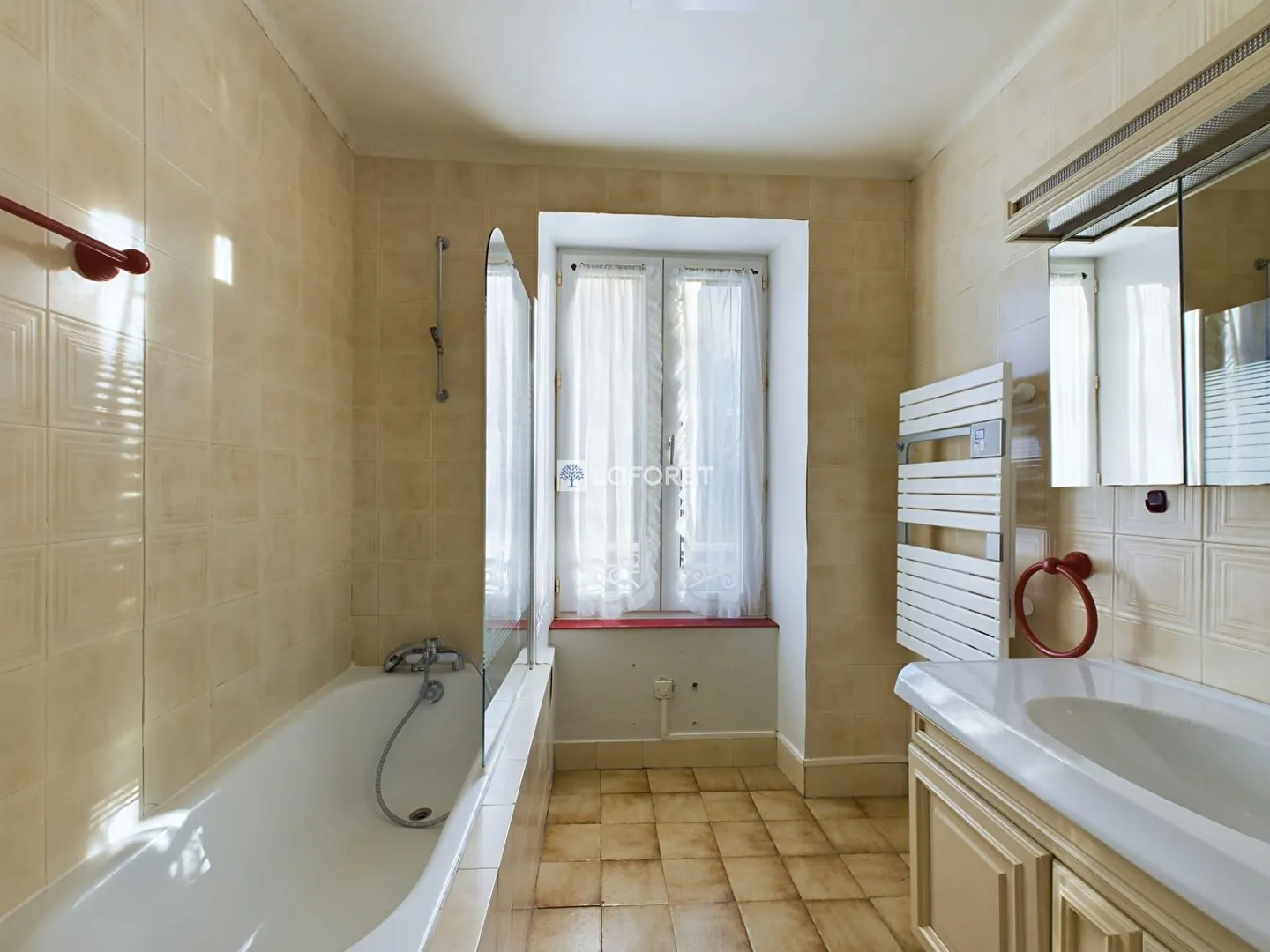 Charmante maison en pierres à Confort-Meilars proche des plages 